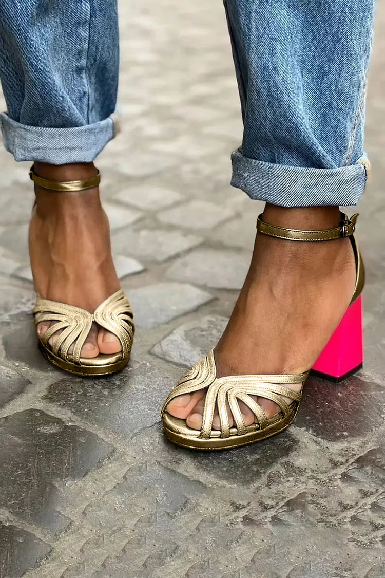Sandali con tacco largo cut-out peep toe con cinturino alla caviglia