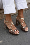 Sandali slingback cut-out chunky a punta aperta con cinturino a T e plateau